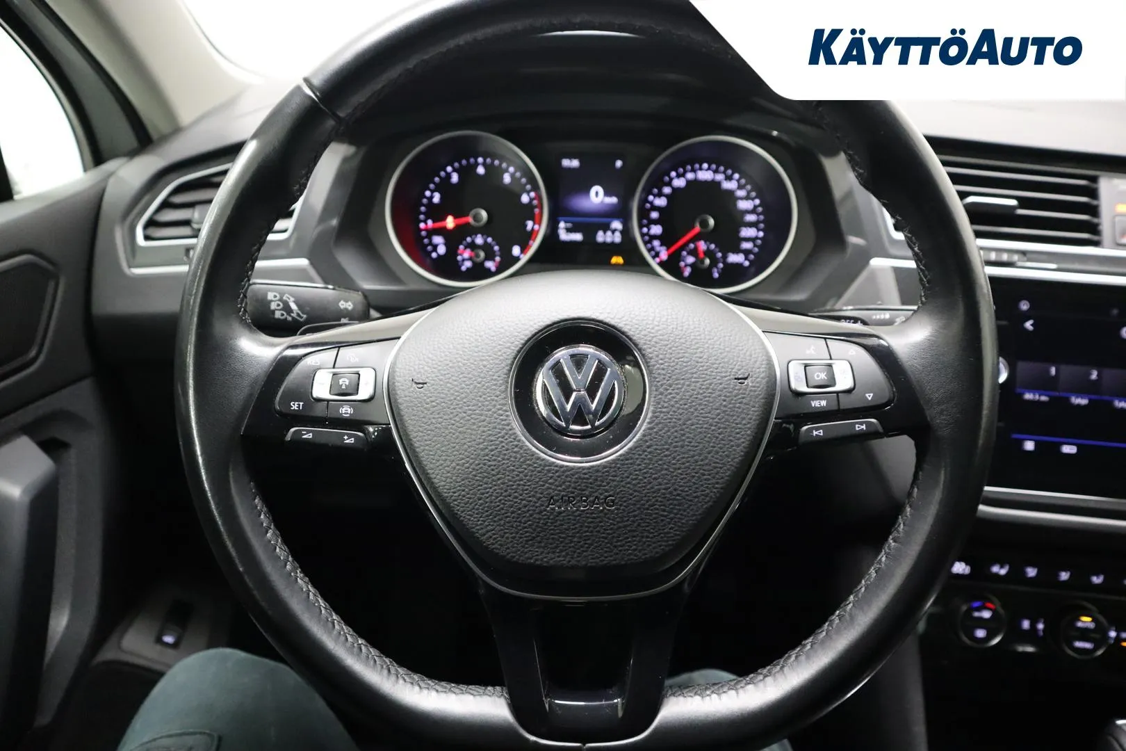 Volkswagen Tiguan MUY-131 carousel image