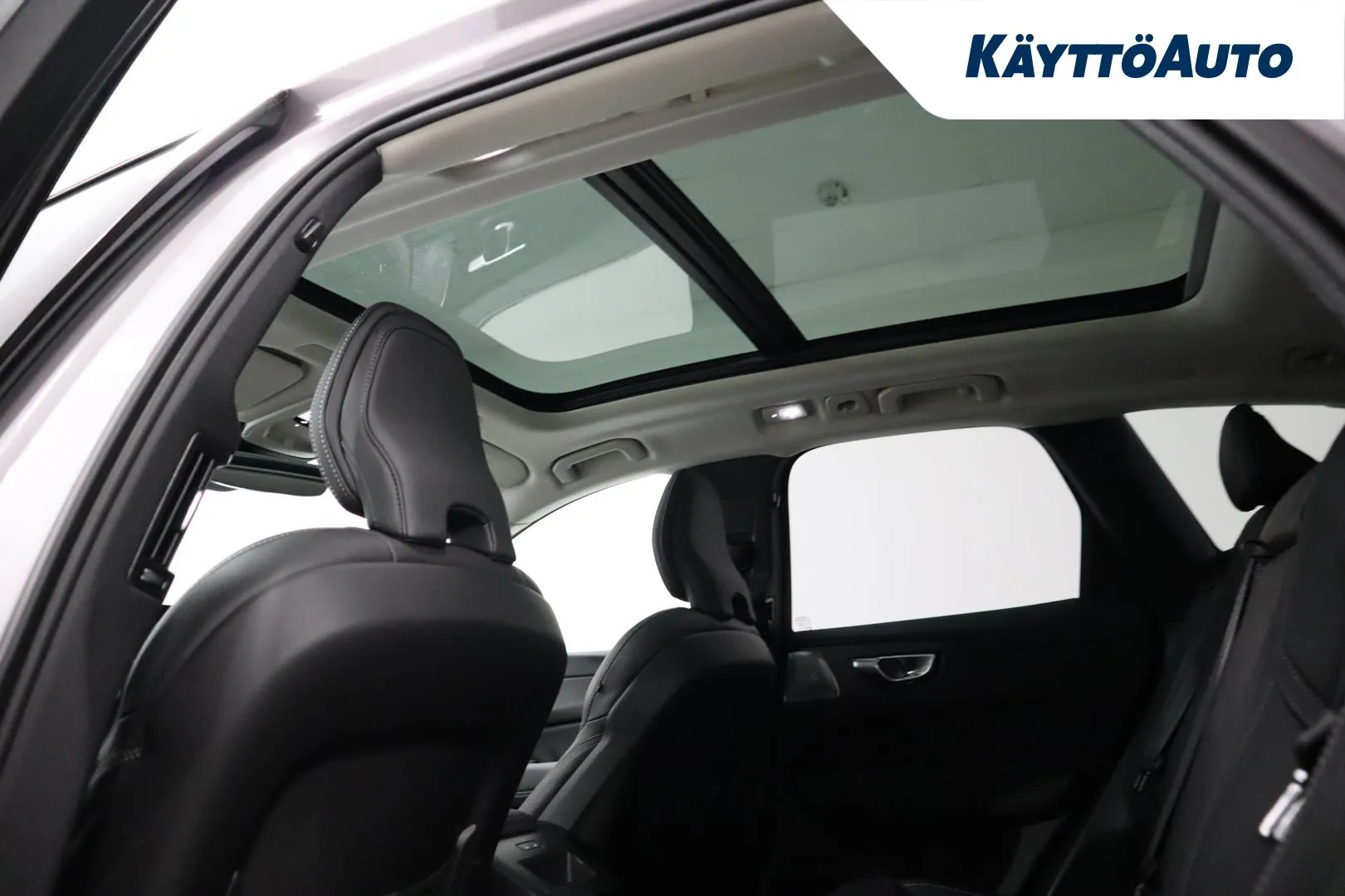 VOLVO XC60 ZPO-918 carousel image