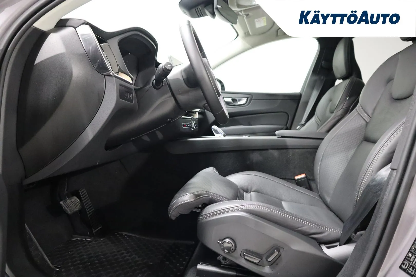 VOLVO XC60 ZPO-918 carousel image