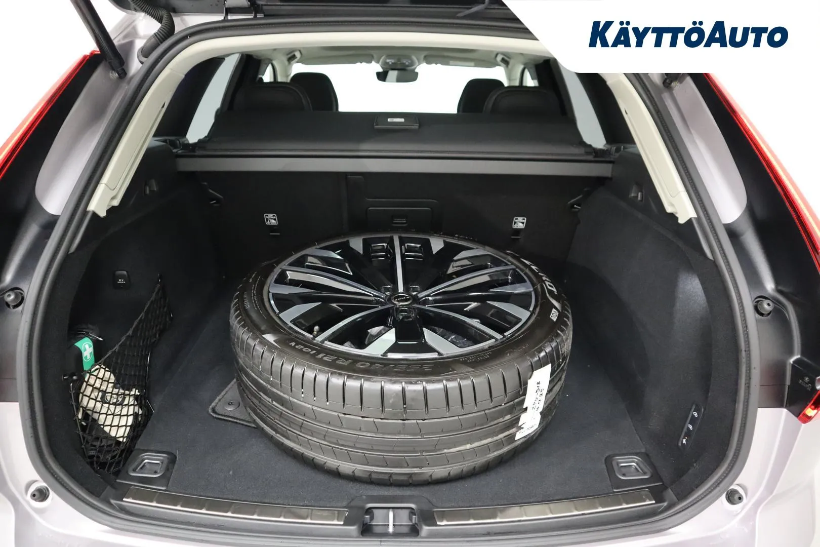 VOLVO XC60 ZPO-918 carousel image