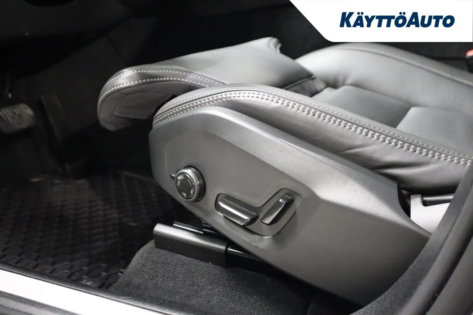 VOLVO XC60 ZPO-918 carousel image