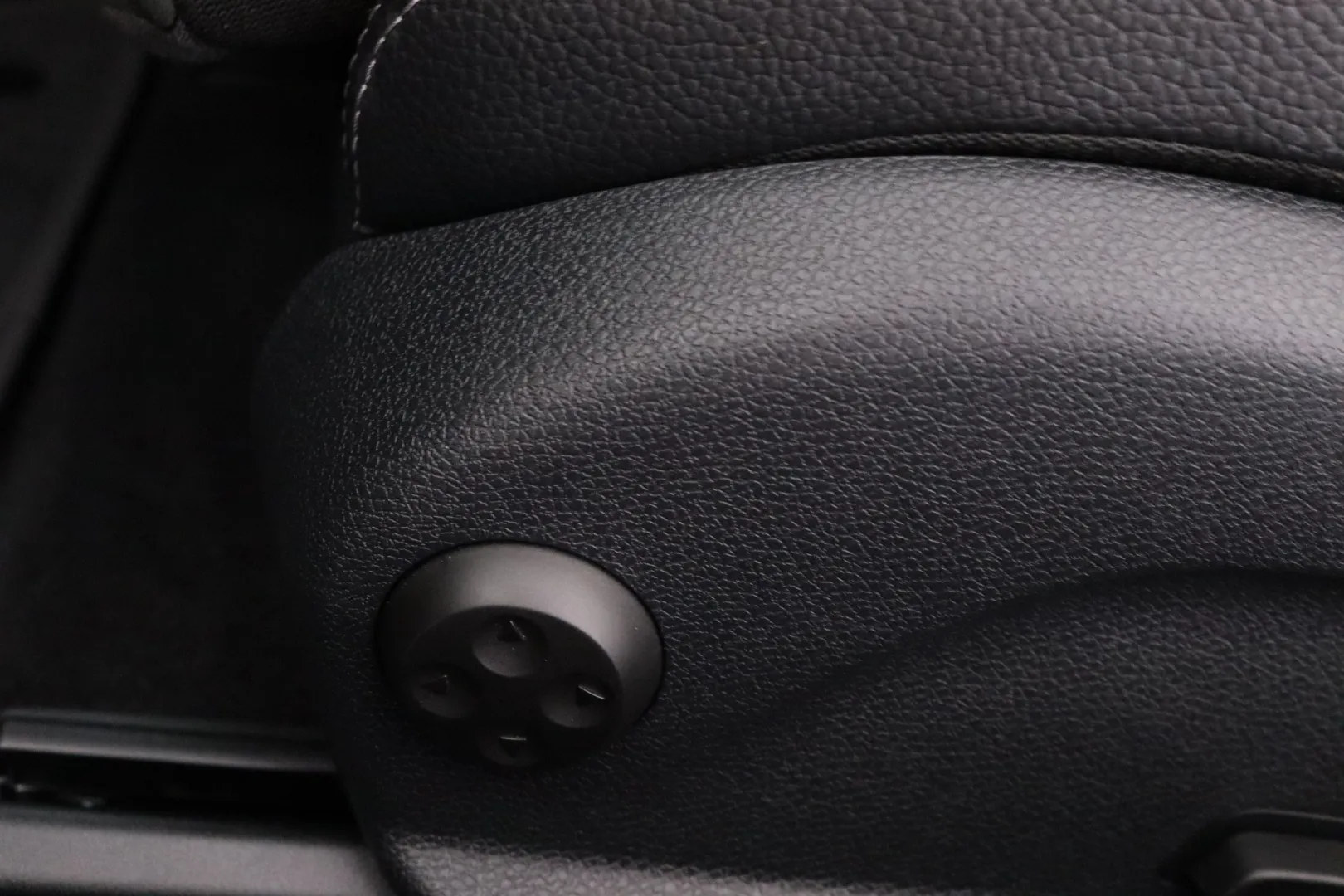 MERCEDES-BENZ E OZK-927 carousel image