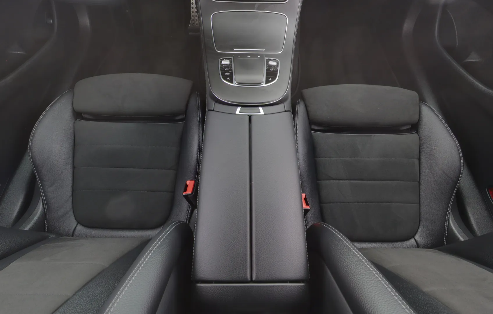 MERCEDES-BENZ E OZK-927 carousel image