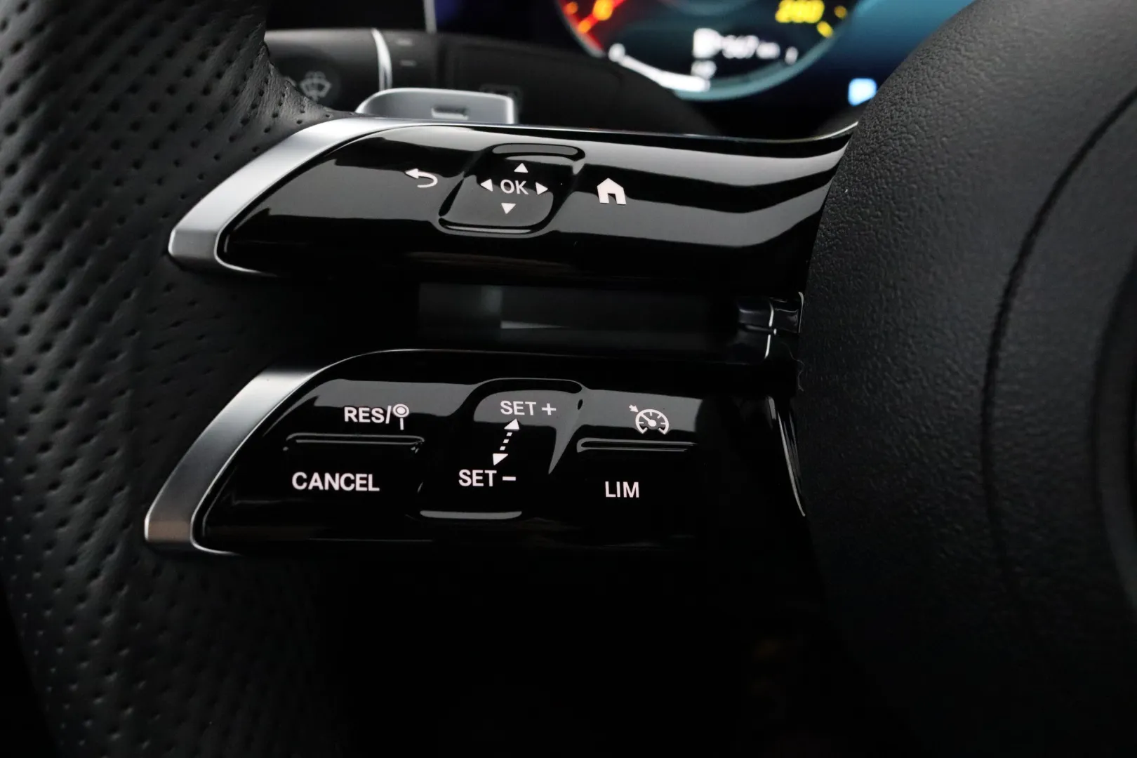 MERCEDES-BENZ E OZK-927 carousel image