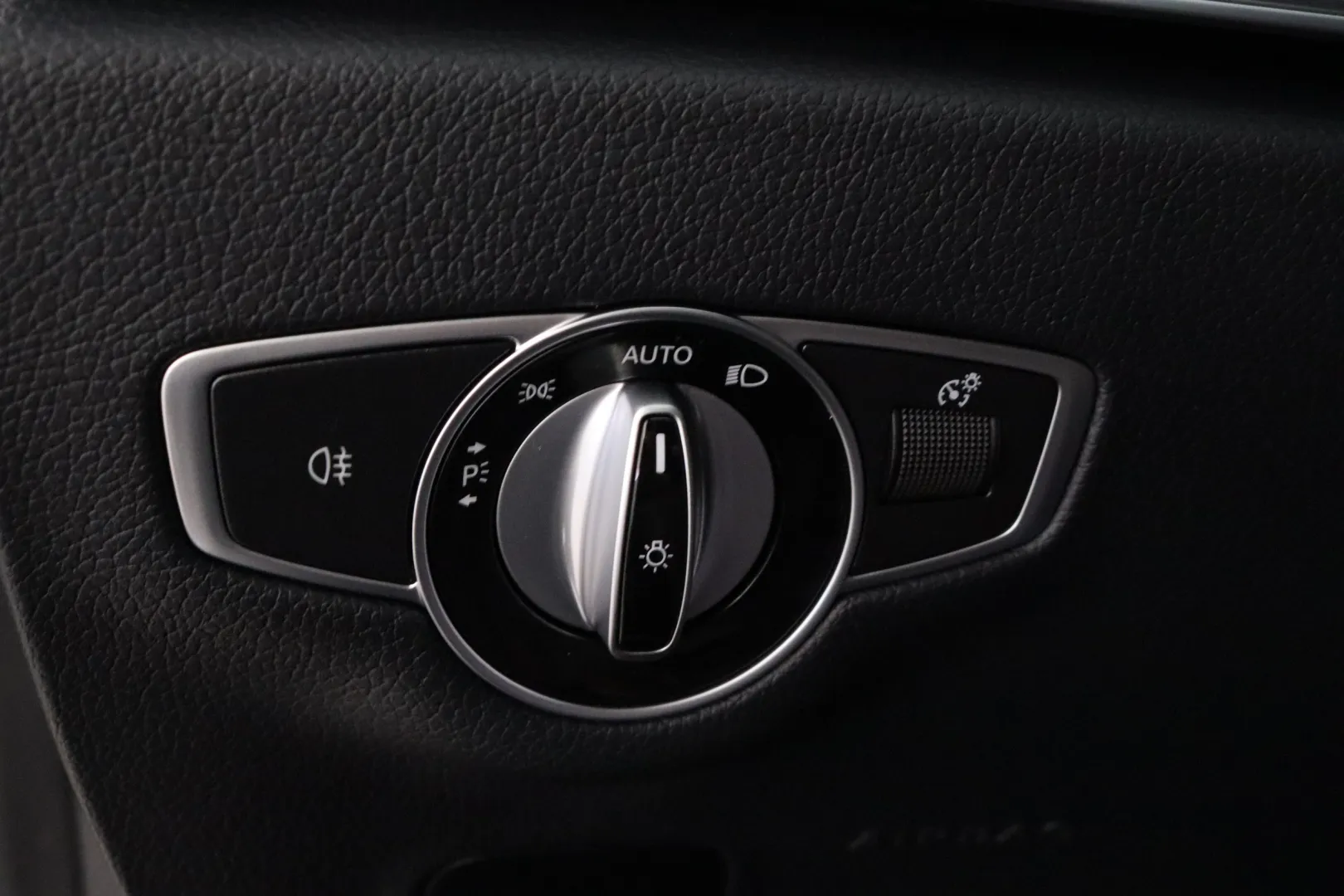 MERCEDES-BENZ E OZK-927 carousel image