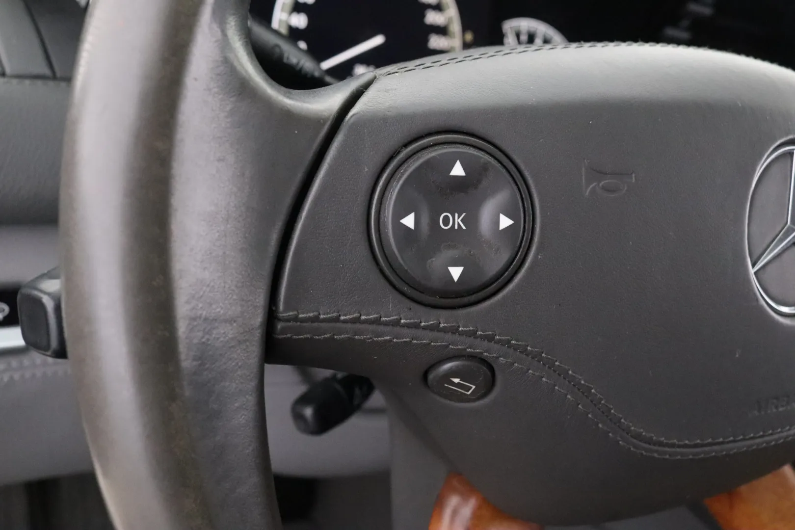 MERCEDES-BENZ CL NKI-432 carousel image