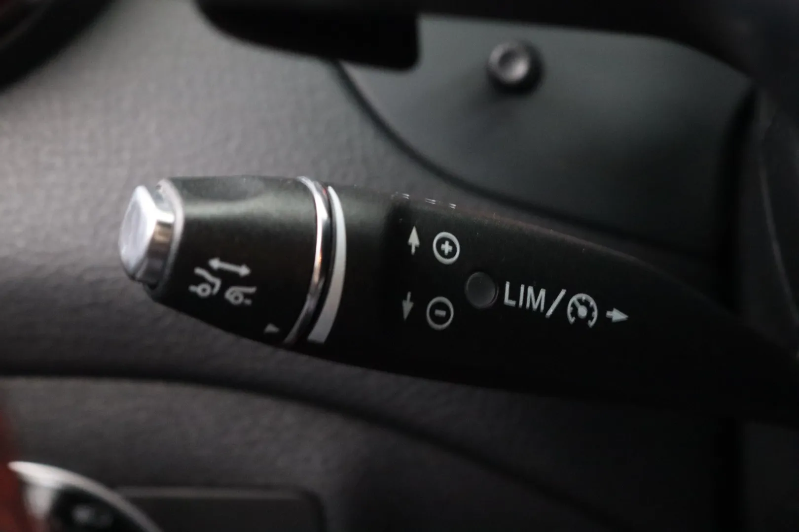 MERCEDES-BENZ GLA LRH-819 carousel image