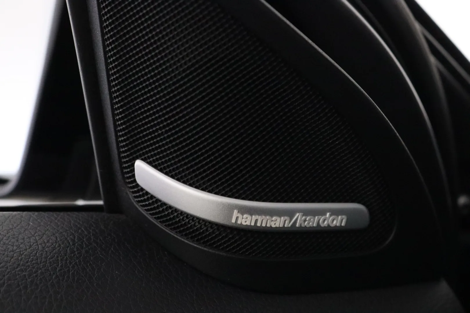 MERCEDES-BENZ GLA LRH-819 carousel image