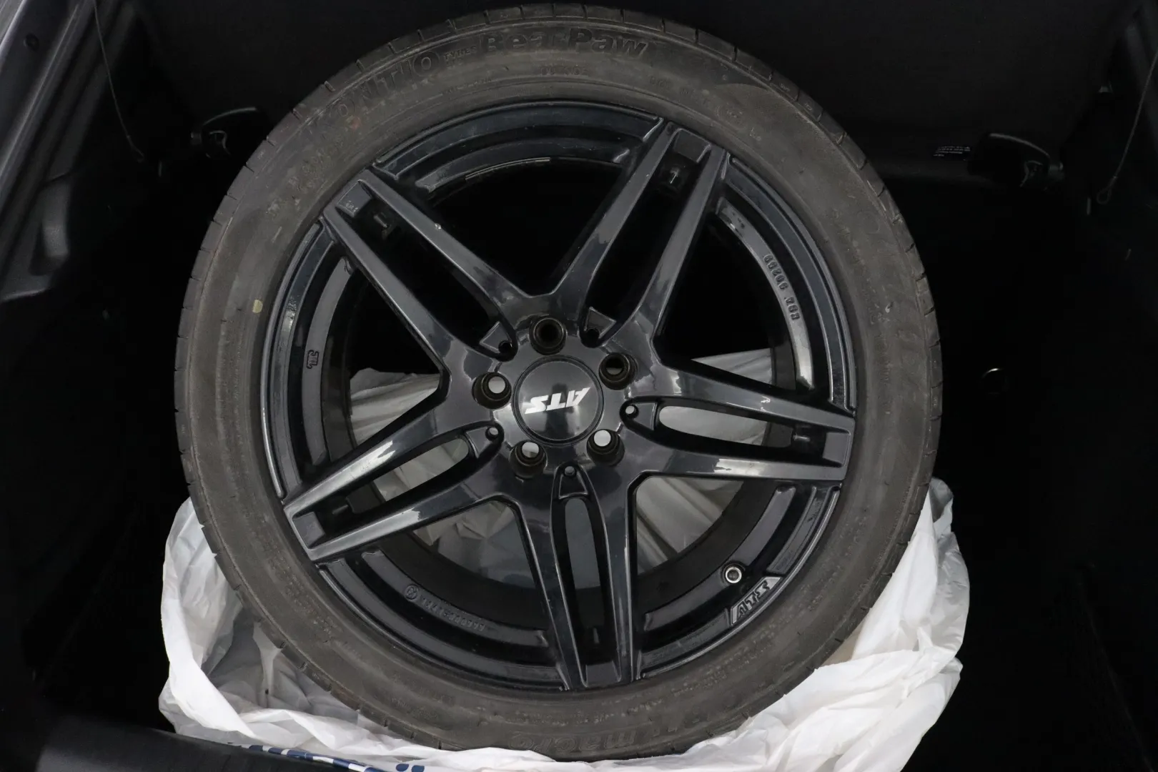 MERCEDES-BENZ GLA LRH-819 carousel image