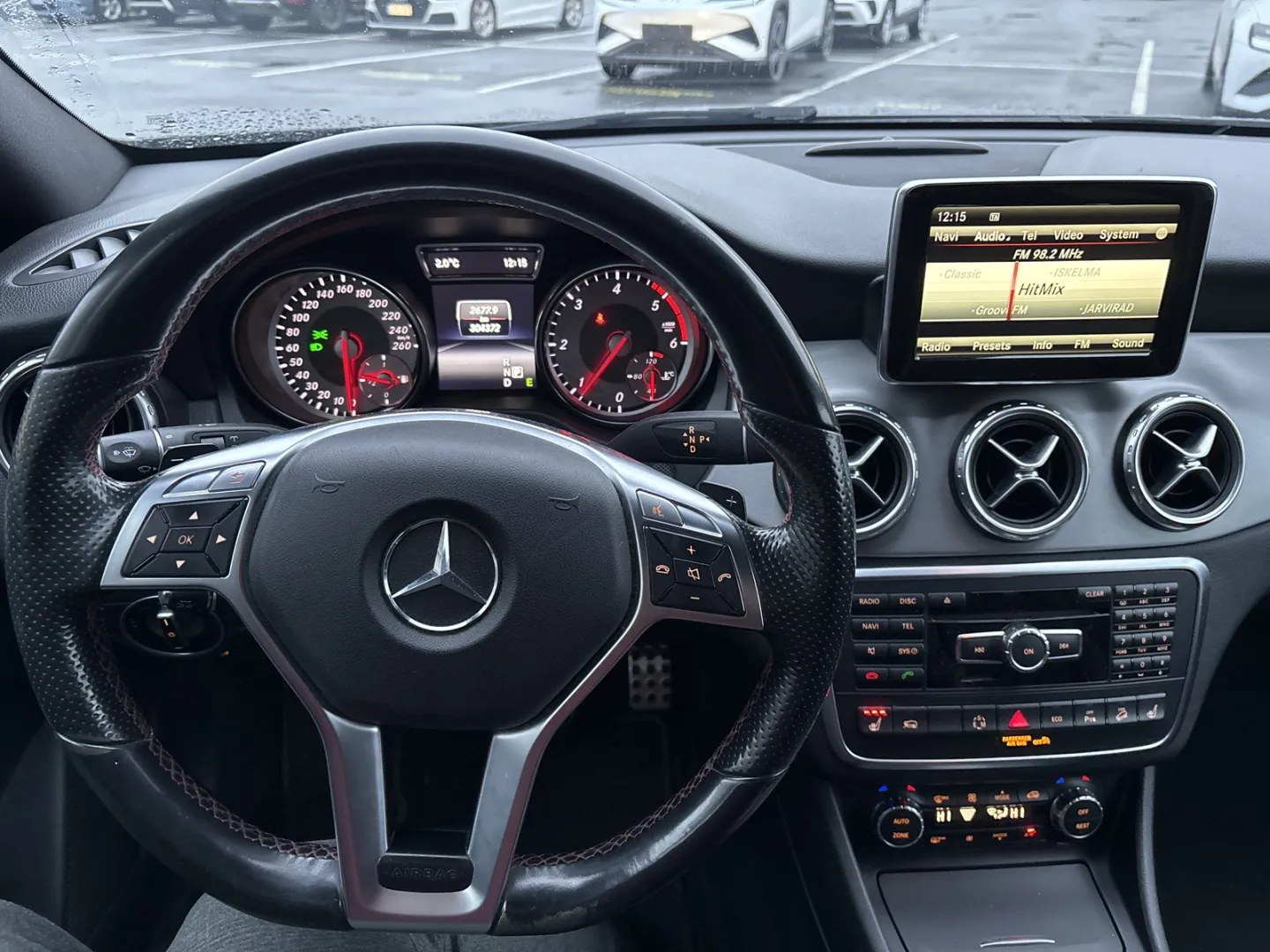 MERCEDES-BENZ GLA LRH-819 carousel image