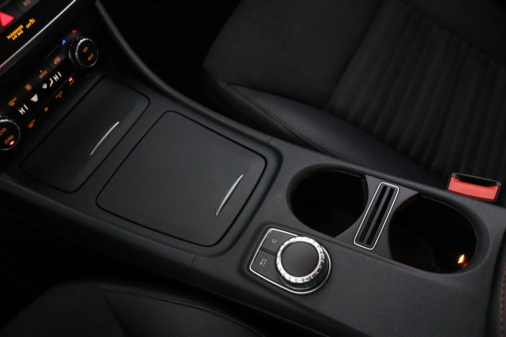 MERCEDES-BENZ GLA LRH-819 carousel image