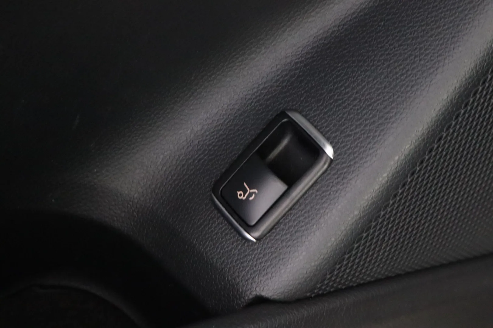 MERCEDES-BENZ GLA LRH-819 carousel image