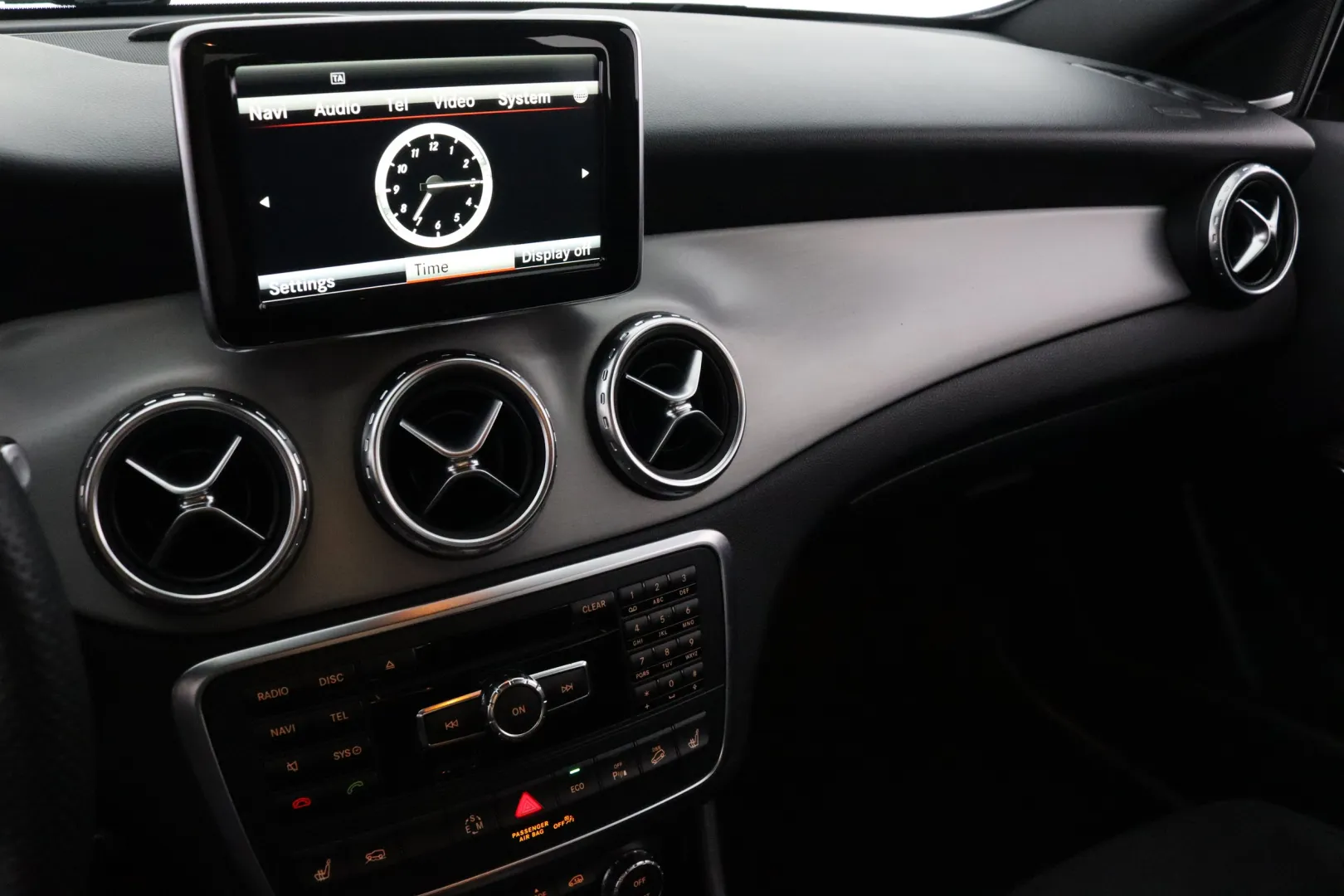 MERCEDES-BENZ GLA LRH-819 carousel image