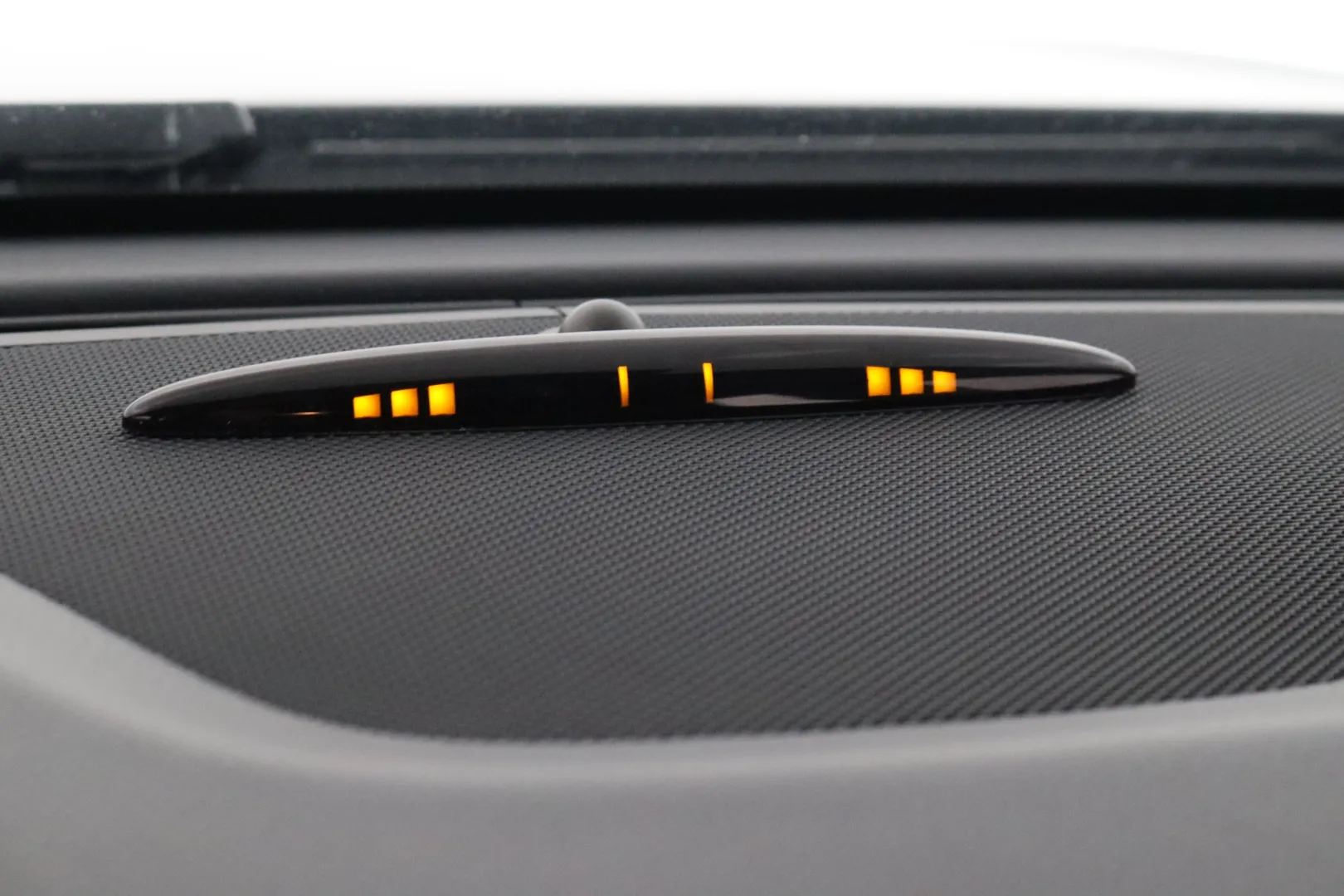 MERCEDES-BENZ GLA LRH-819 carousel image