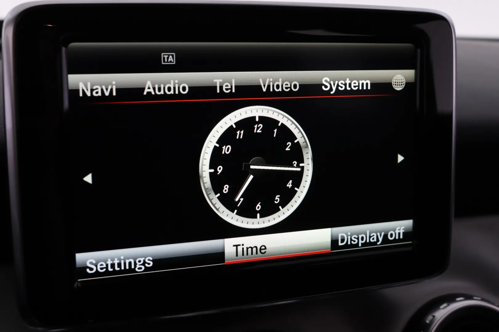 MERCEDES-BENZ GLA LRH-819 carousel image