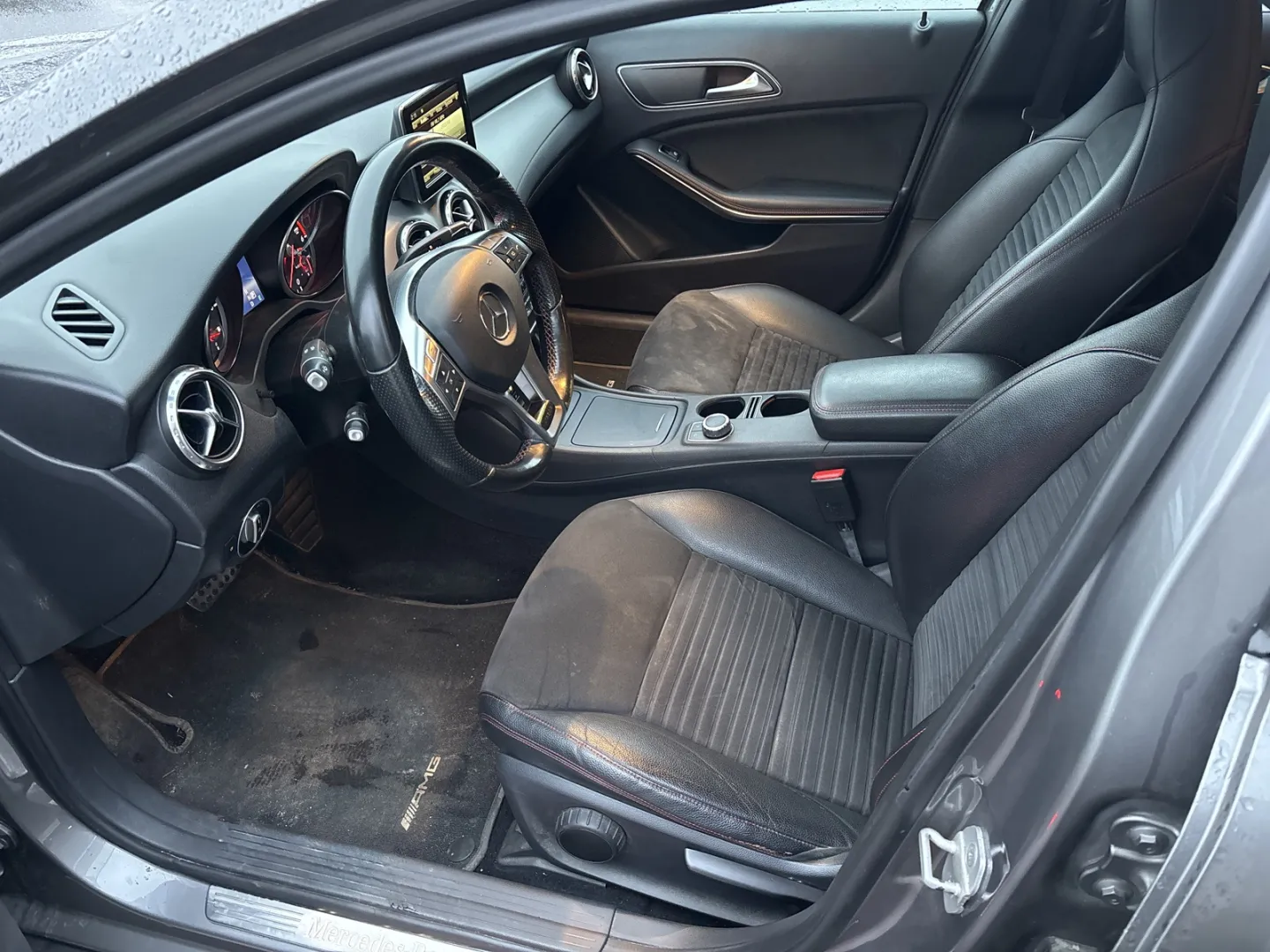 MERCEDES-BENZ GLA LRH-819 carousel image