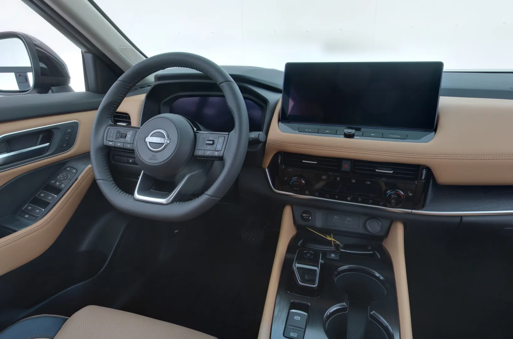 Nissan X-Trail XTJ-657 carousel image