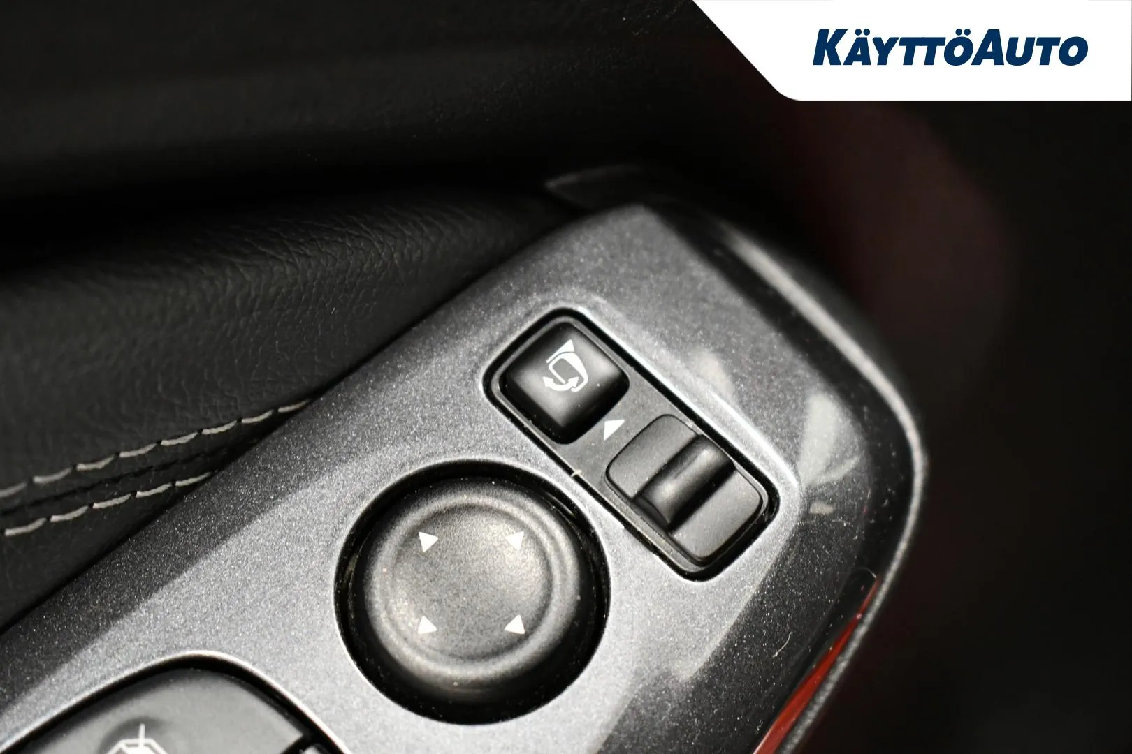 NISSAN Juke ZMU-194 carousel image