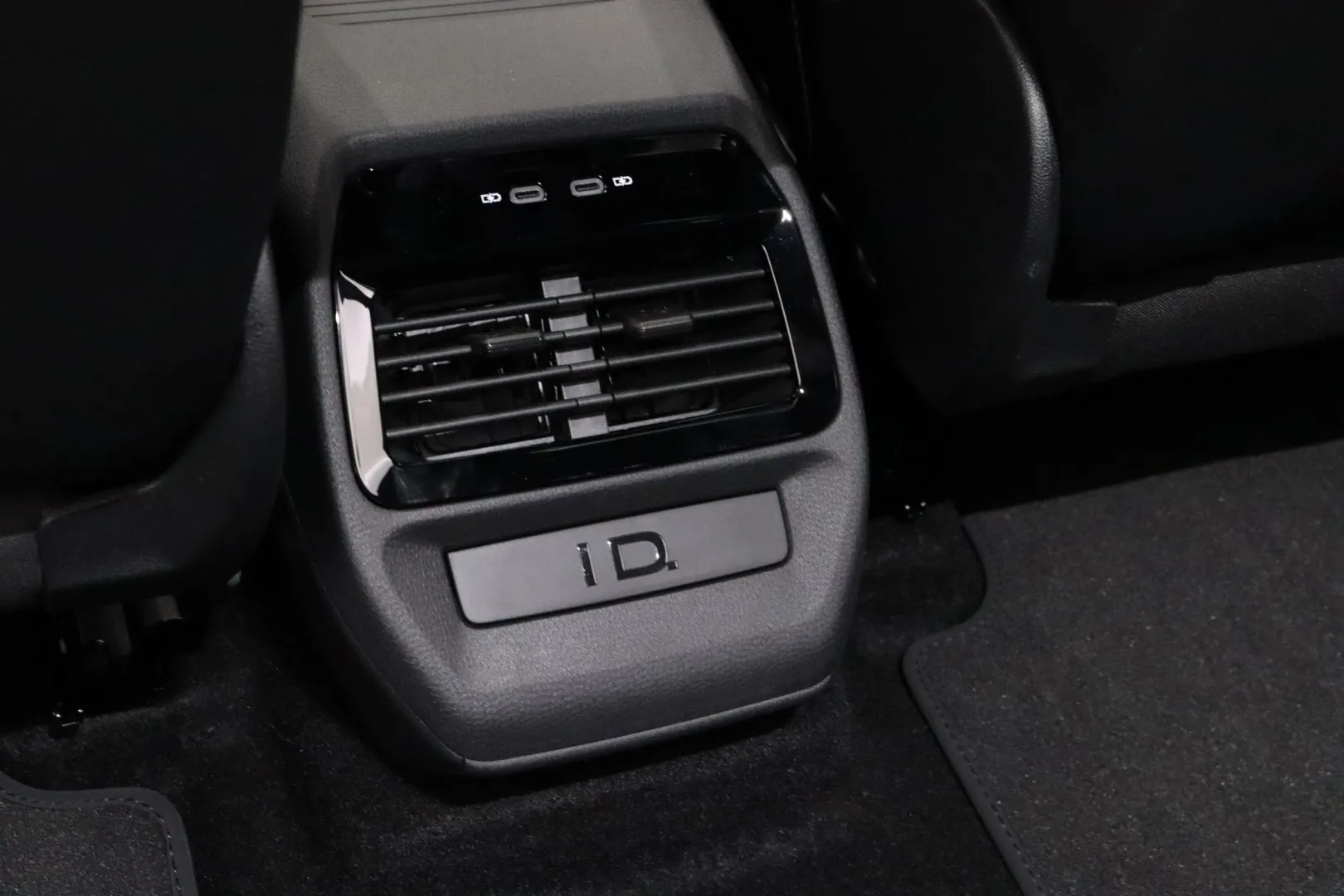 Volkswagen ID.4 NOJ-673 carousel image