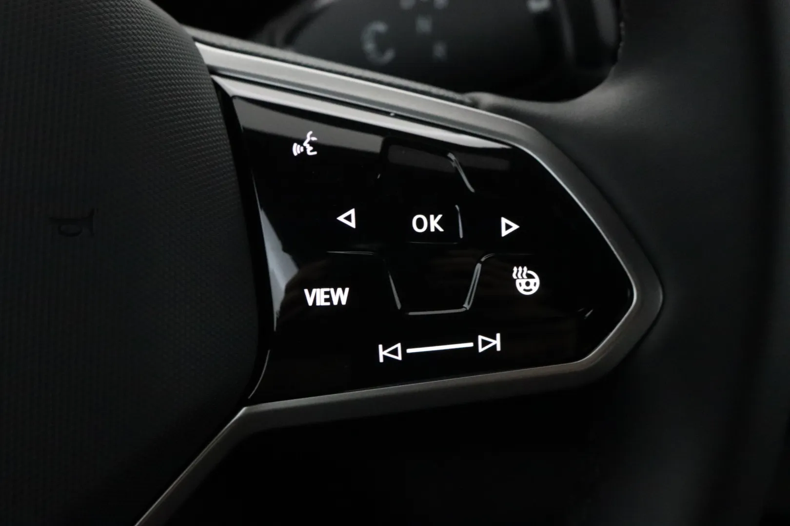 Volkswagen ID.4 NOJ-673 carousel image