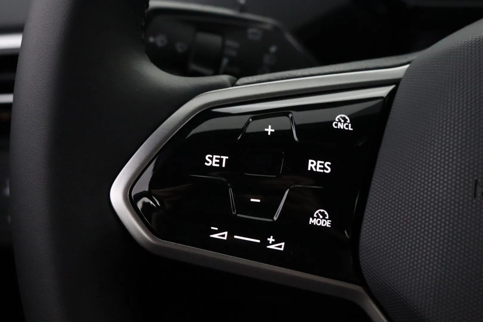 Volkswagen ID.4 NOJ-673 carousel image