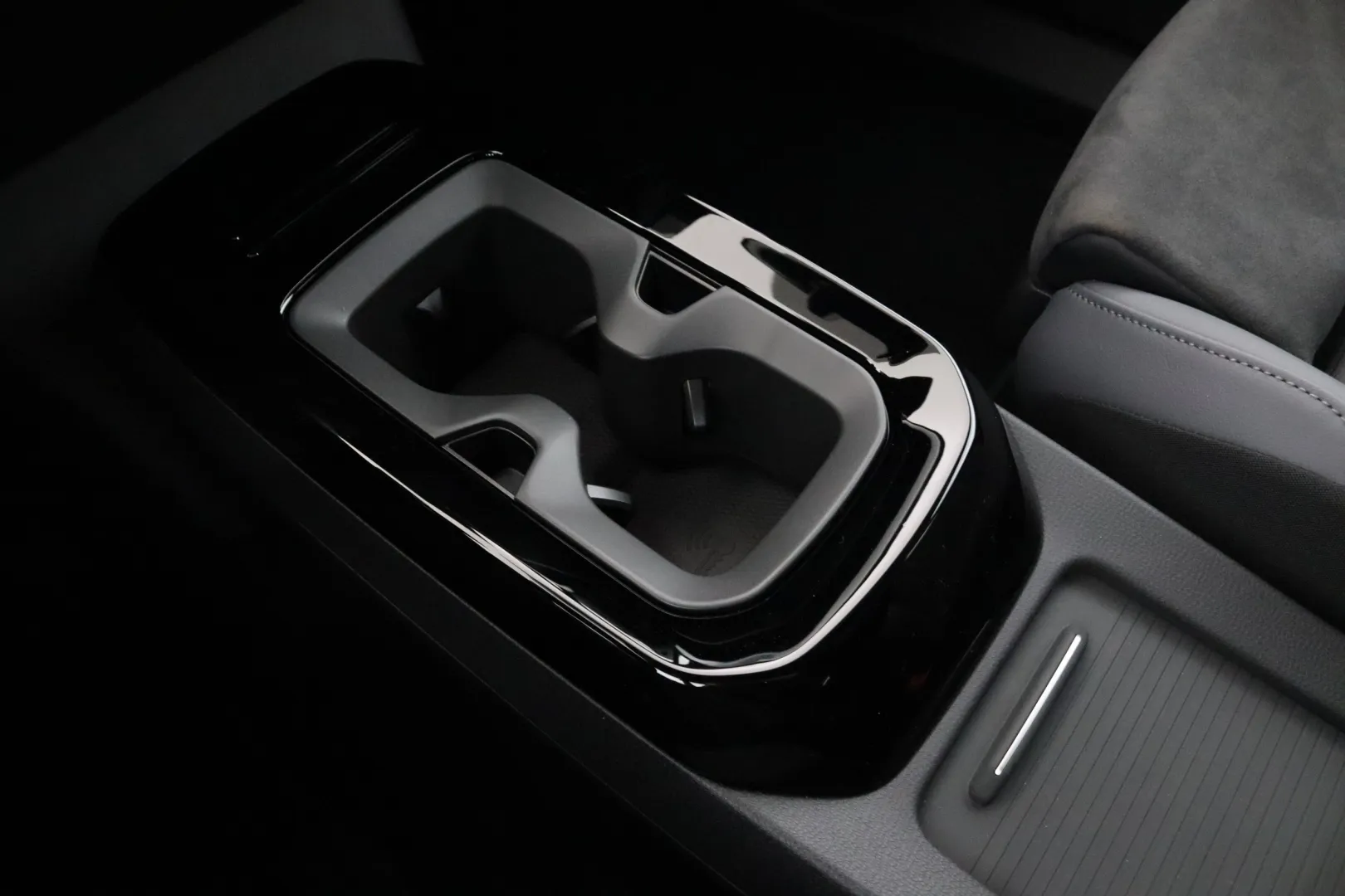 Volkswagen ID.4 NOJ-673 carousel image