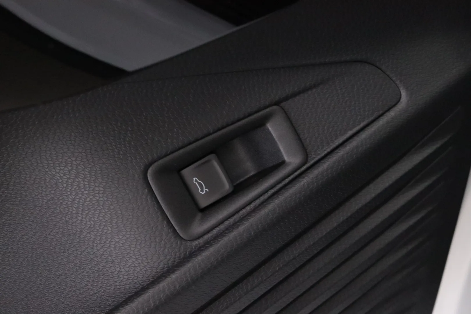 Volkswagen ID.4 NOJ-673 carousel image