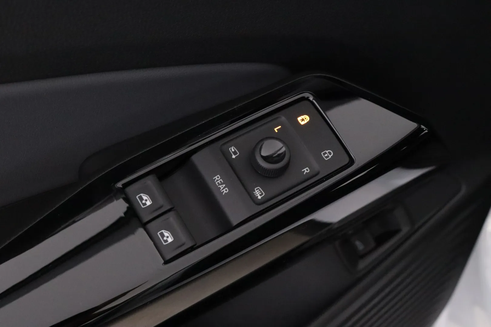 Volkswagen ID.4 NOJ-673 carousel image