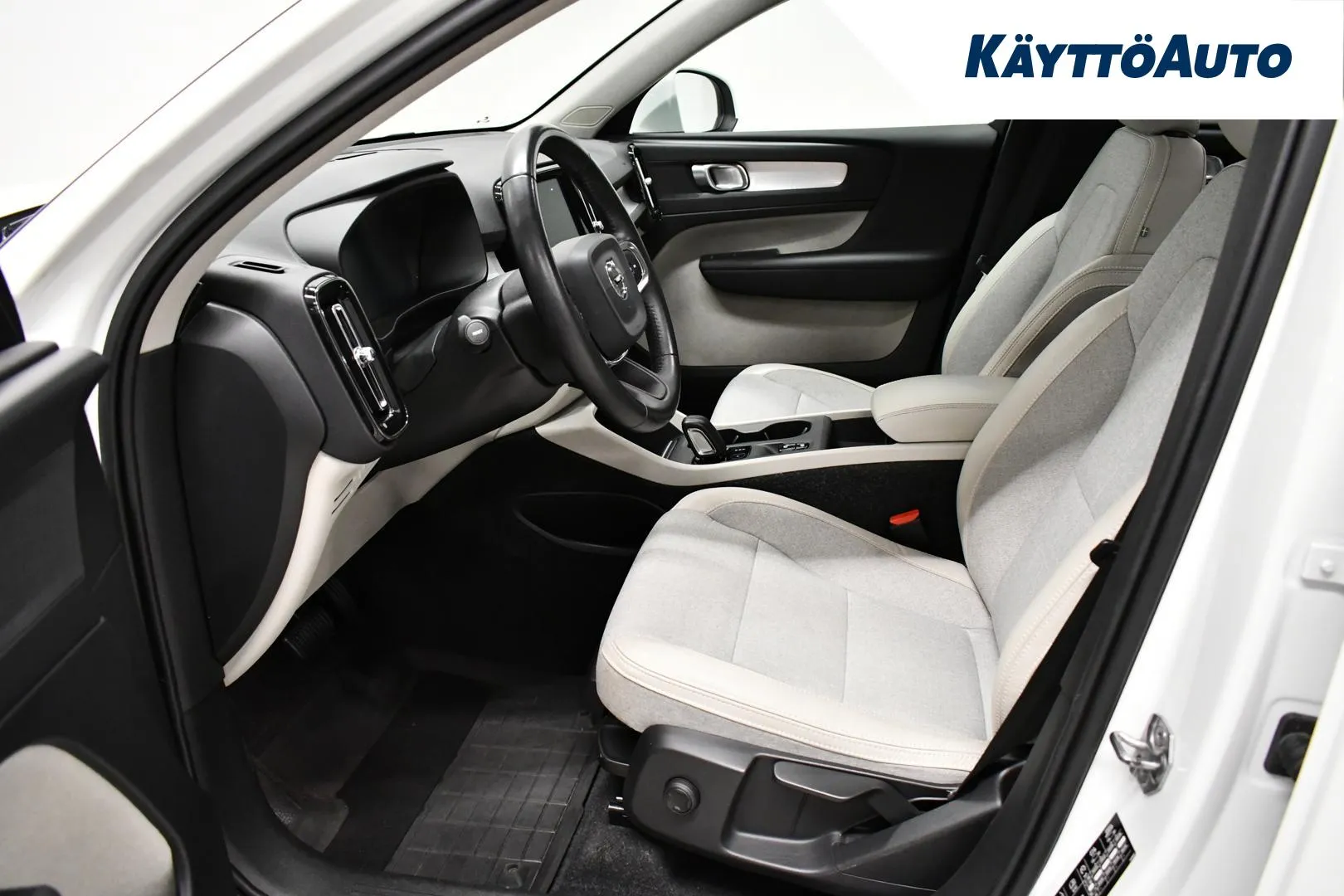 VOLVO XC40 ZMV-501 carousel image