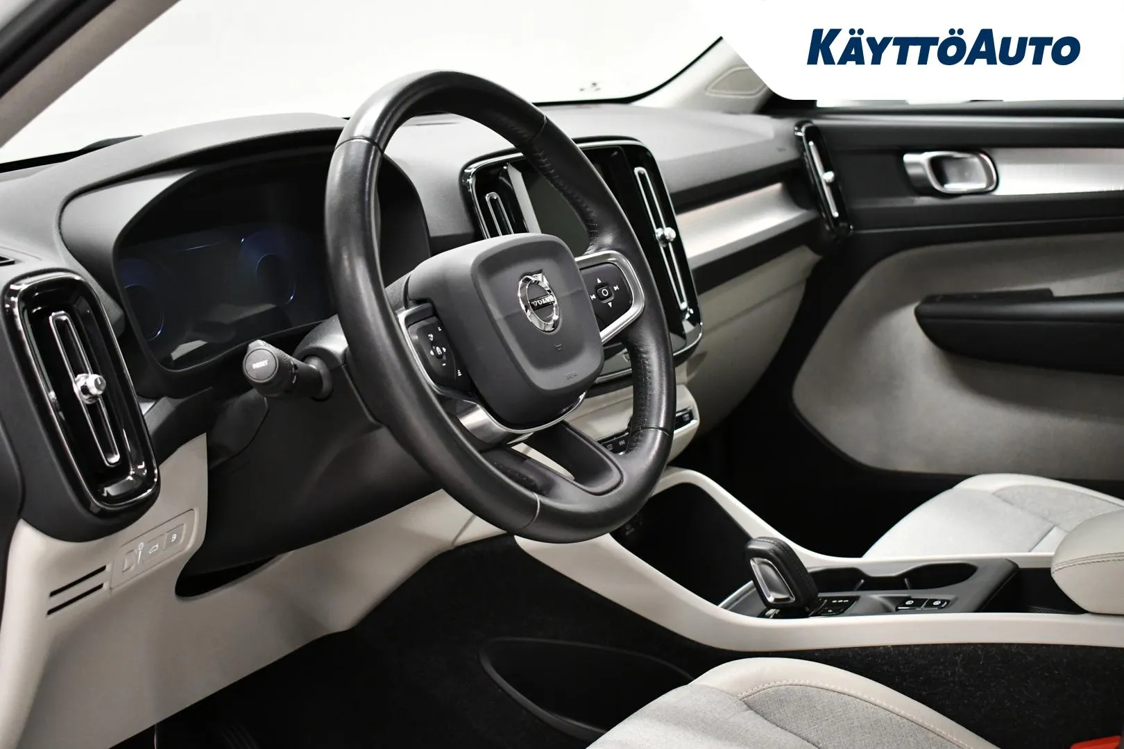 VOLVO XC40 ZMV-501 carousel image