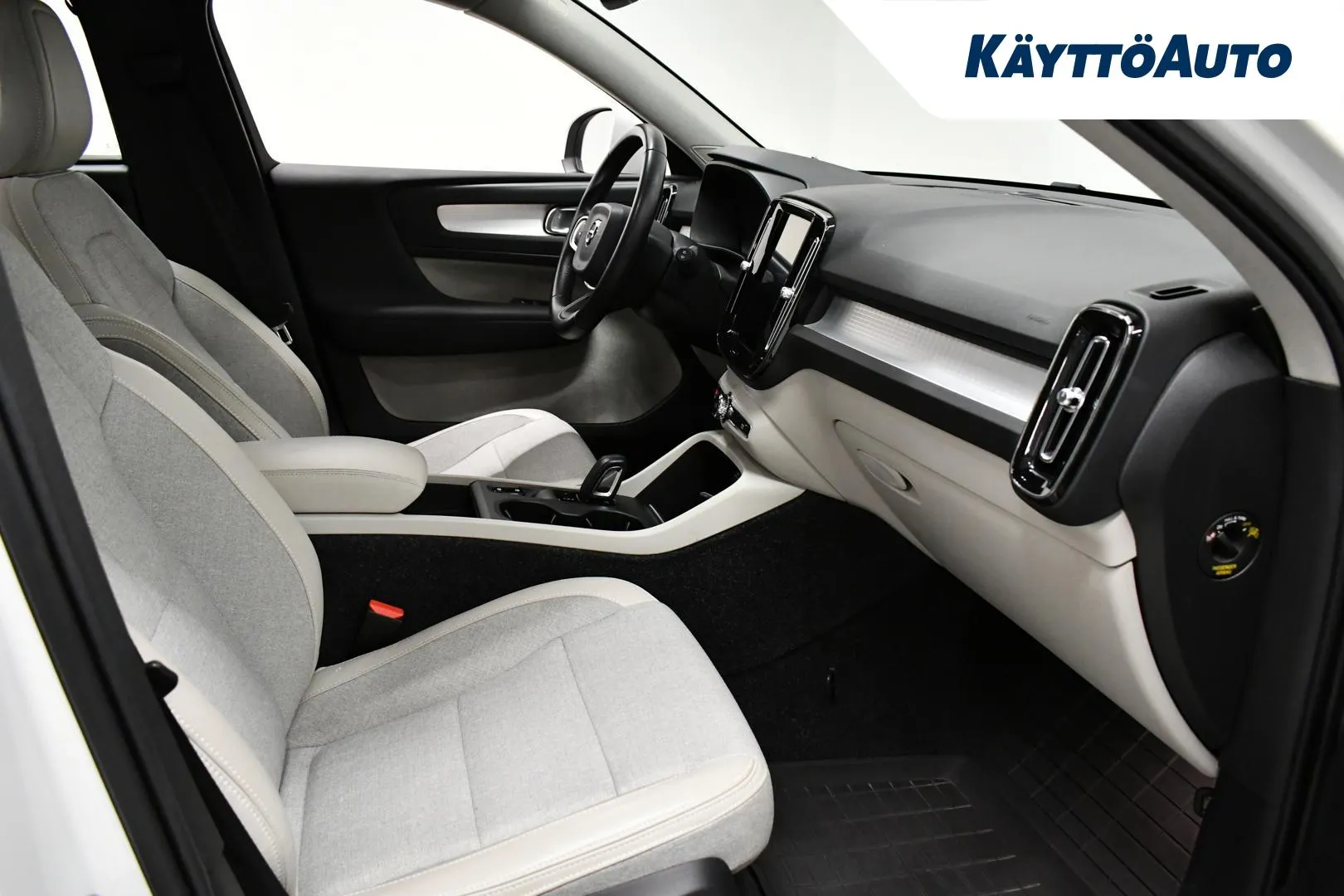 VOLVO XC40 ZMV-501 carousel image