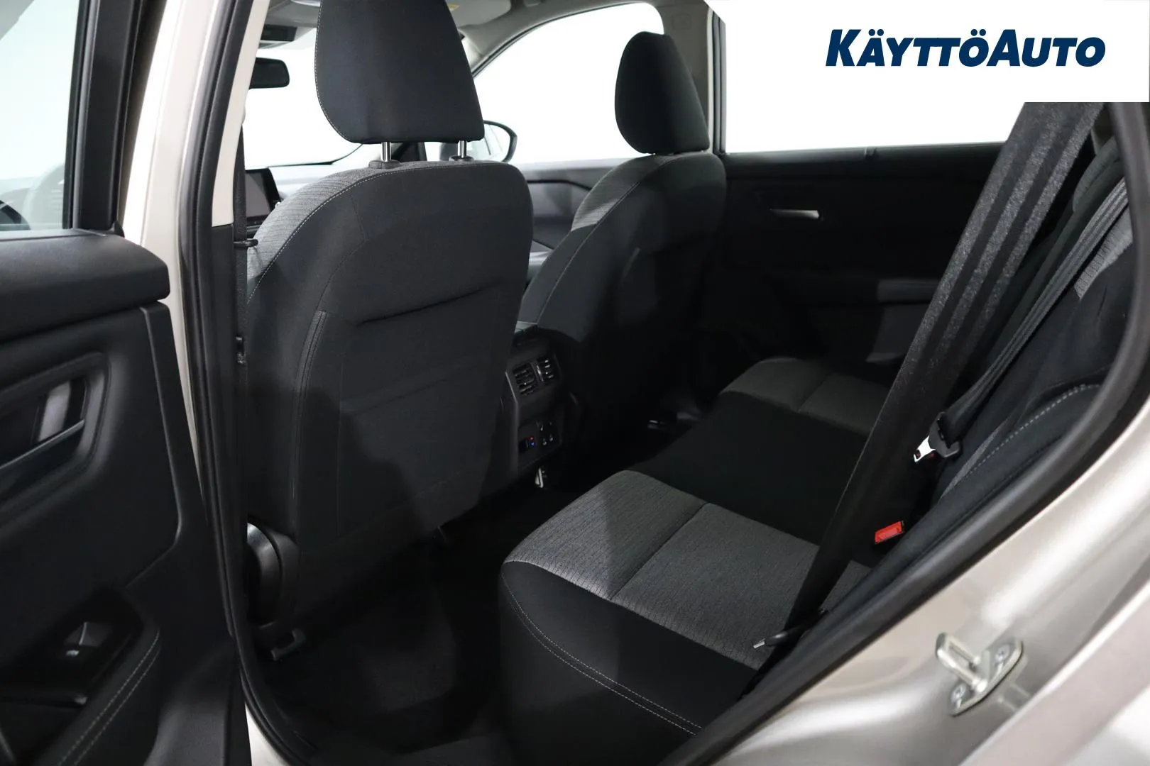 Nissan X-Trail SZJ-578 carousel image