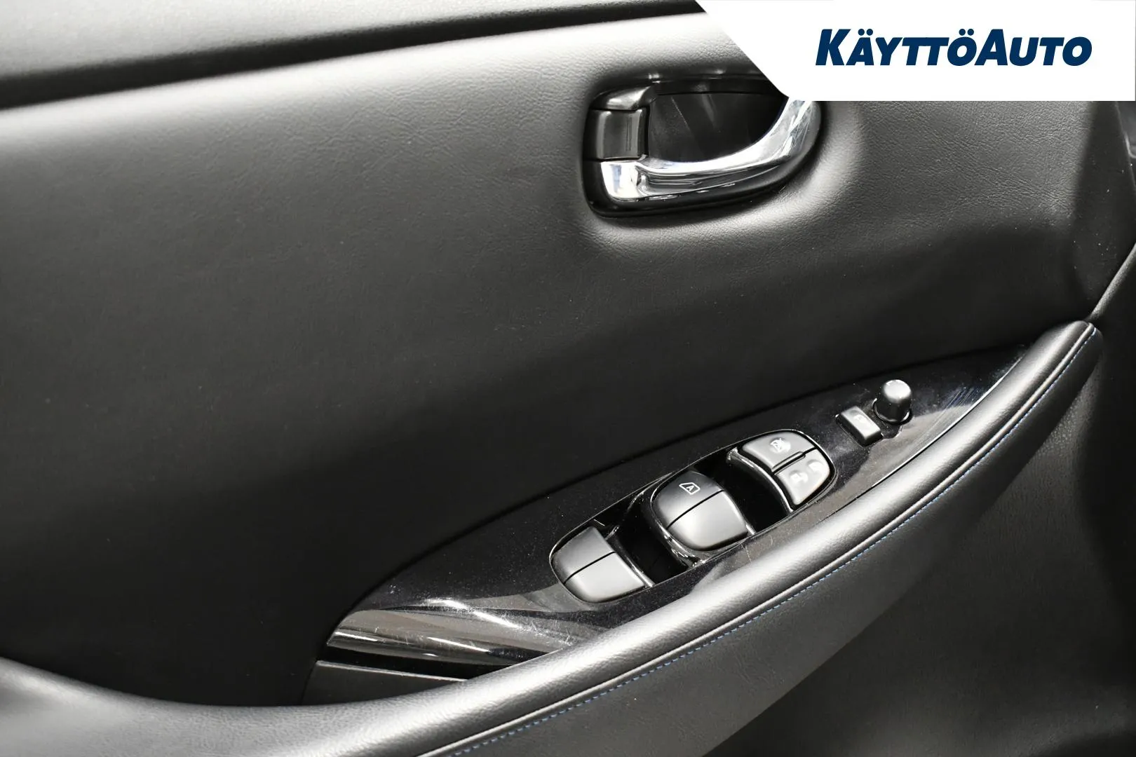 NISSAN Leaf RUR-637 carousel image