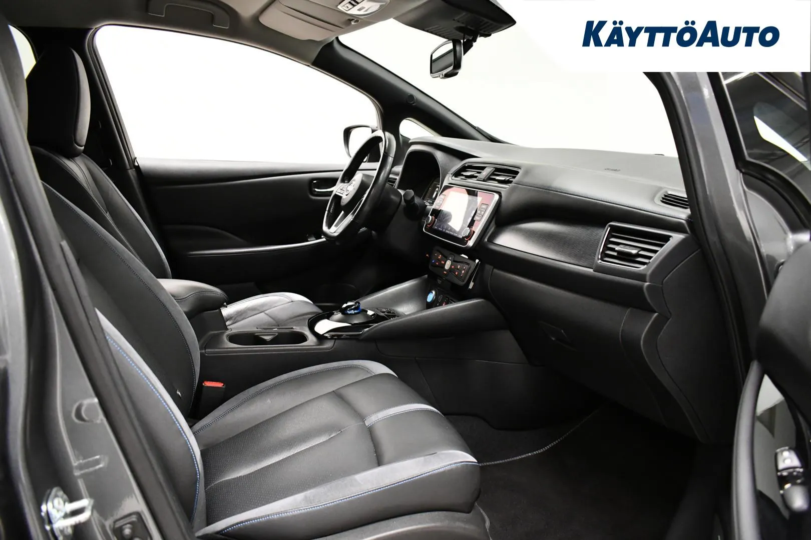 NISSAN Leaf RUR-637 carousel image