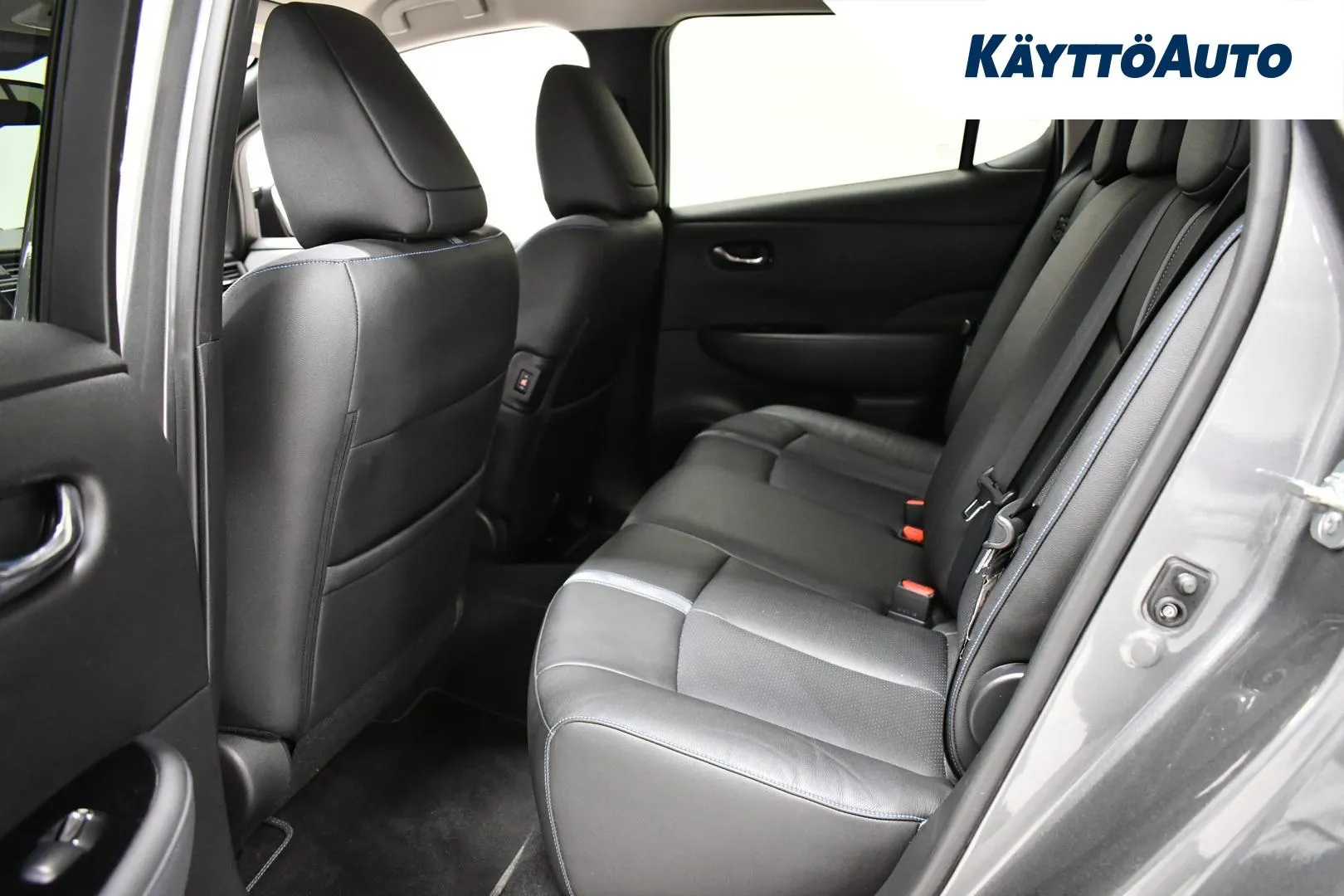 NISSAN Leaf RUR-637 carousel image