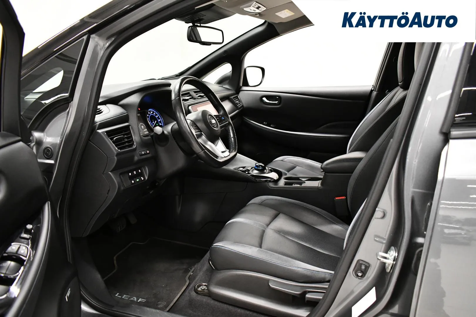 NISSAN Leaf RUR-637 carousel image