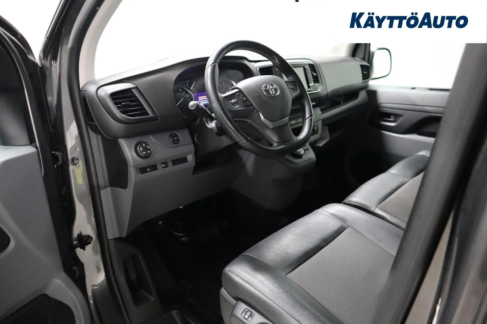 TOYOTA Proace ZOA-546 carousel image