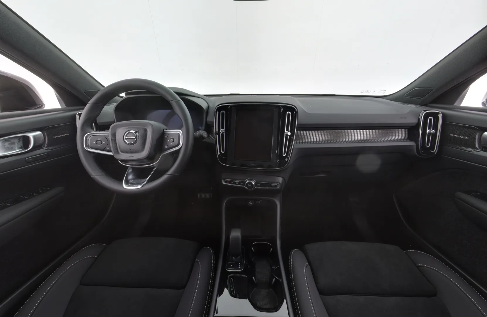 Volvo EX40 NOG-281 carousel image