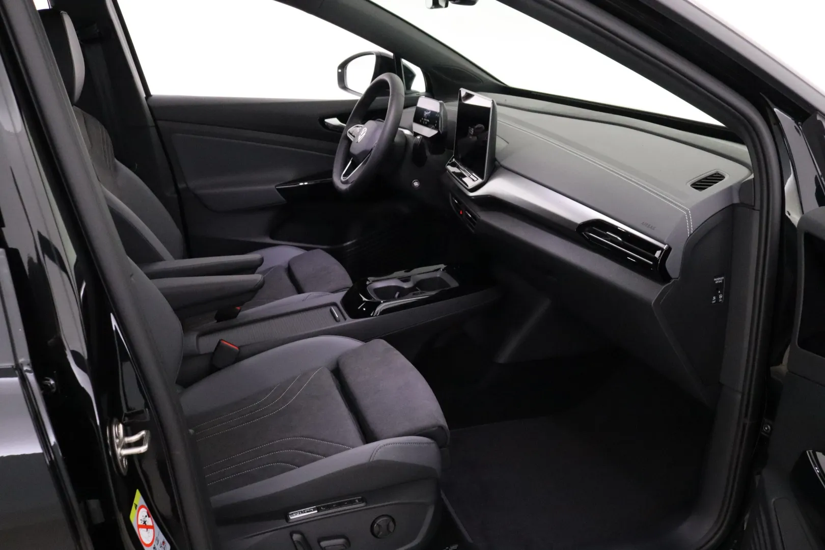 Volkswagen ID.4 NOJ-663 carousel image