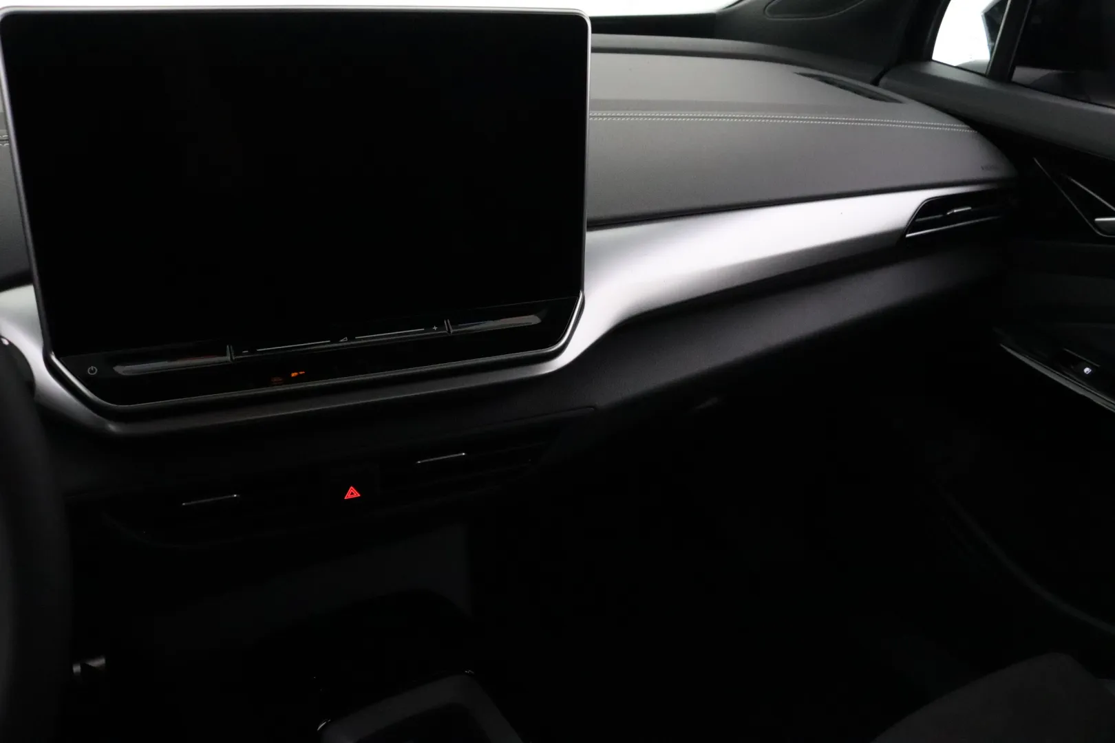 Volkswagen ID.4 NOJ-663 carousel image