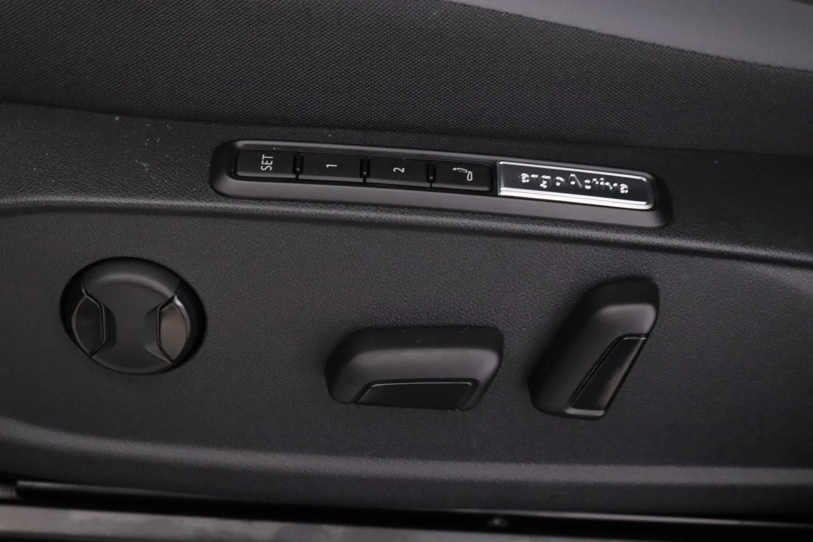 Volkswagen ID.4 NOJ-663 carousel image