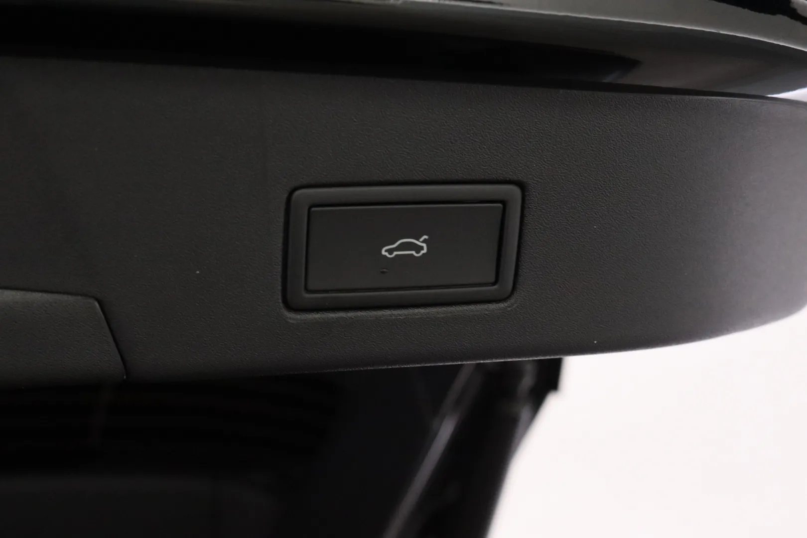 Volkswagen ID.4 NOJ-663 carousel image