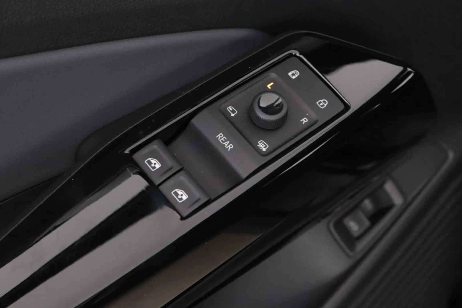 Volkswagen ID.4 NOJ-663 carousel image