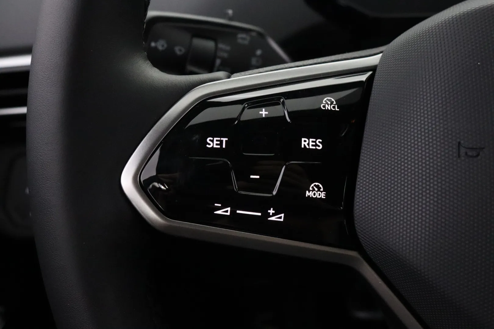 Volkswagen ID.4 NOJ-663 carousel image