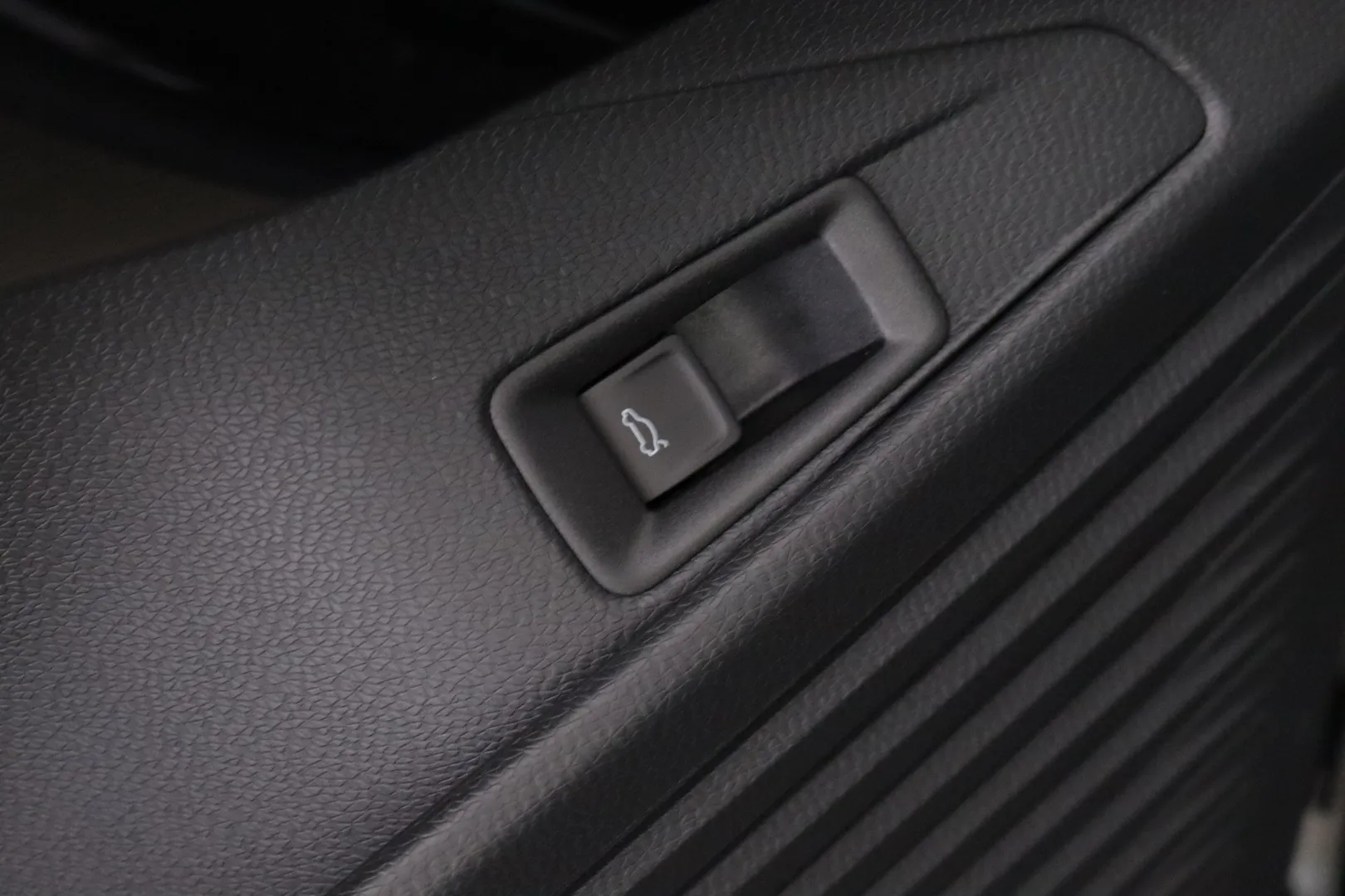 Volkswagen ID.4 NOJ-663 carousel image