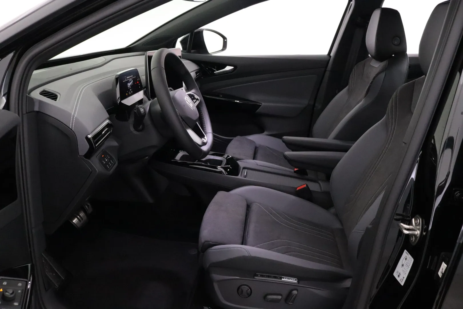 Volkswagen ID.4 NOJ-663 carousel image