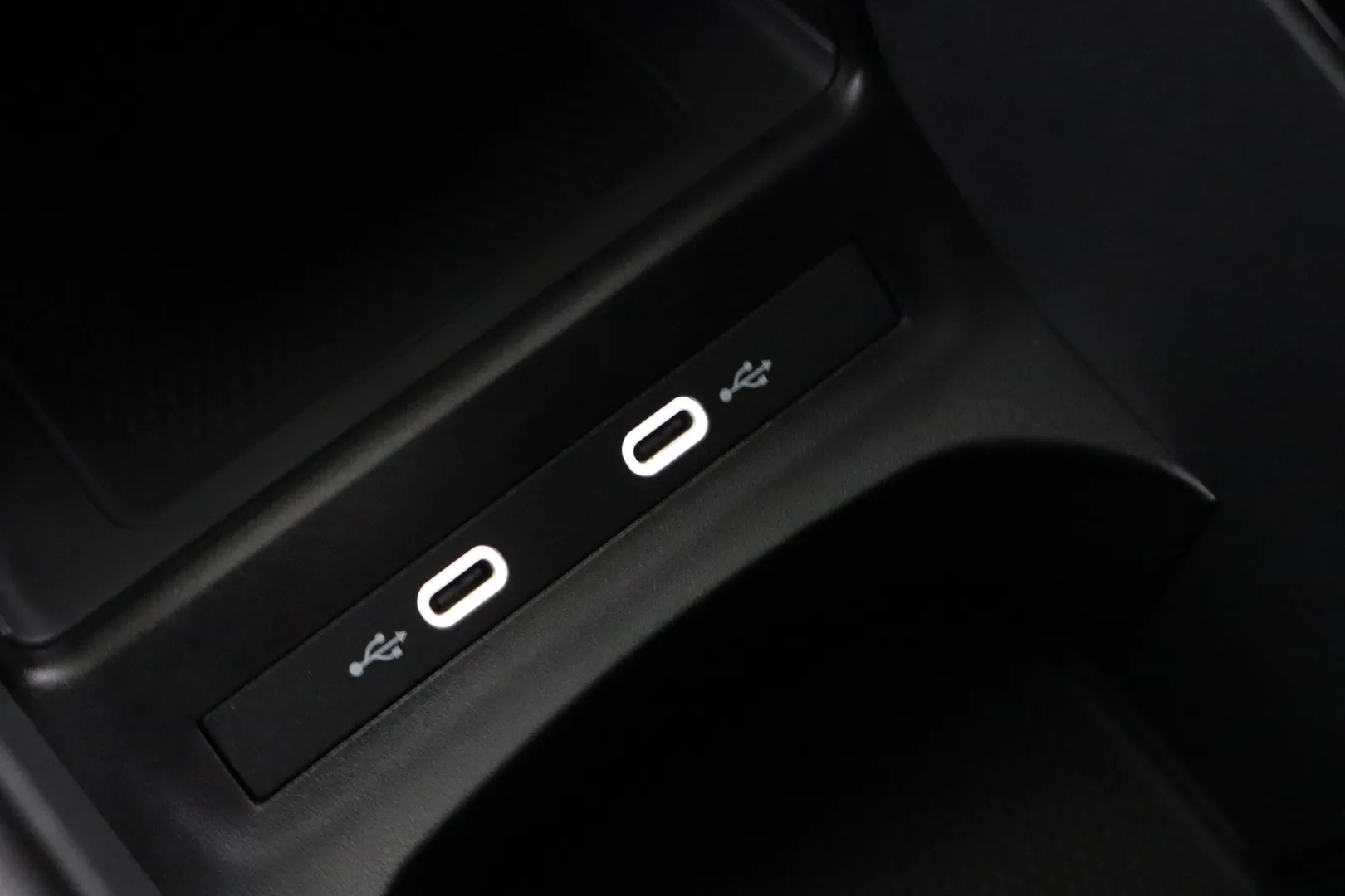 Volkswagen ID.4 NOJ-663 carousel image