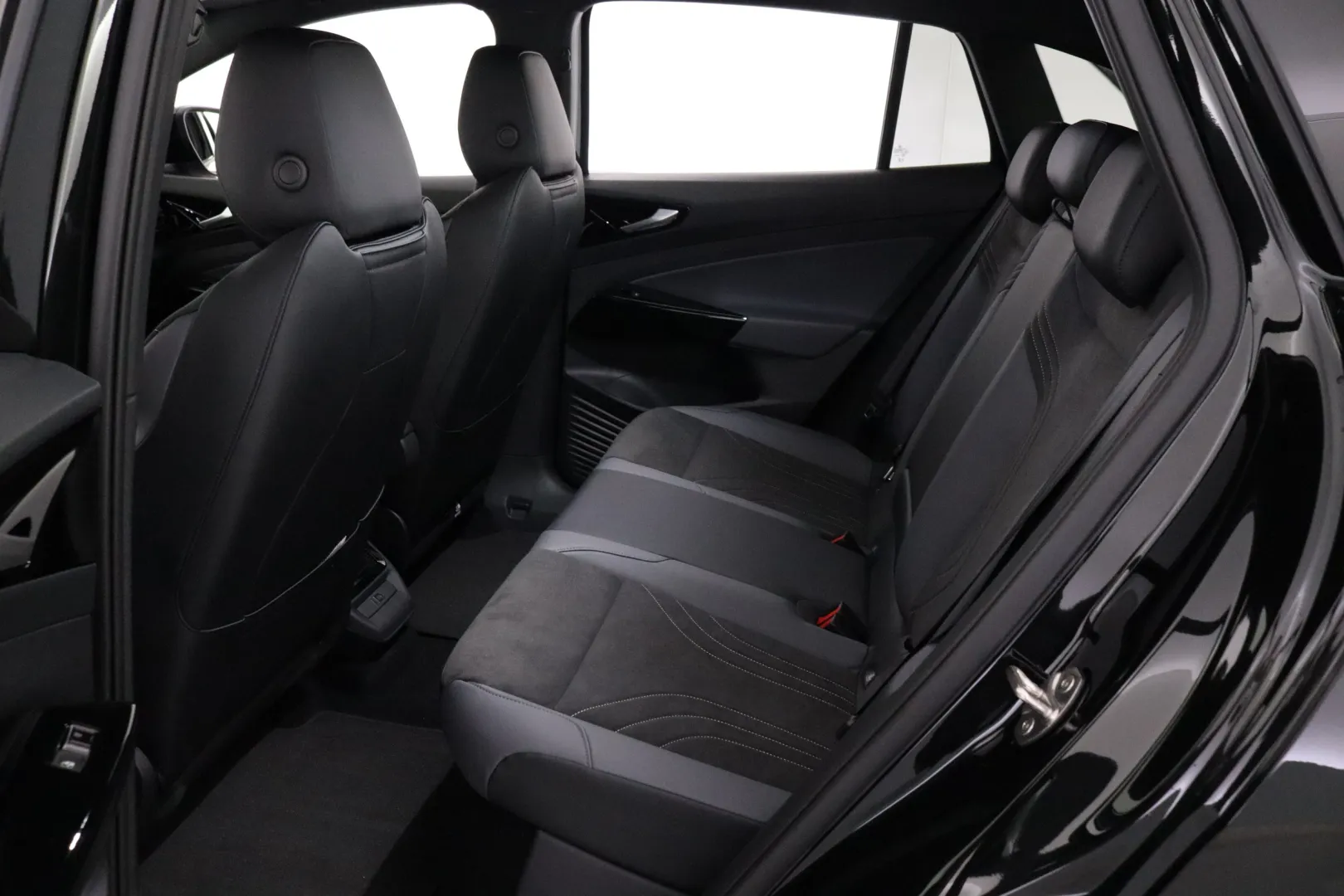 Volkswagen ID.4 NOJ-663 carousel image