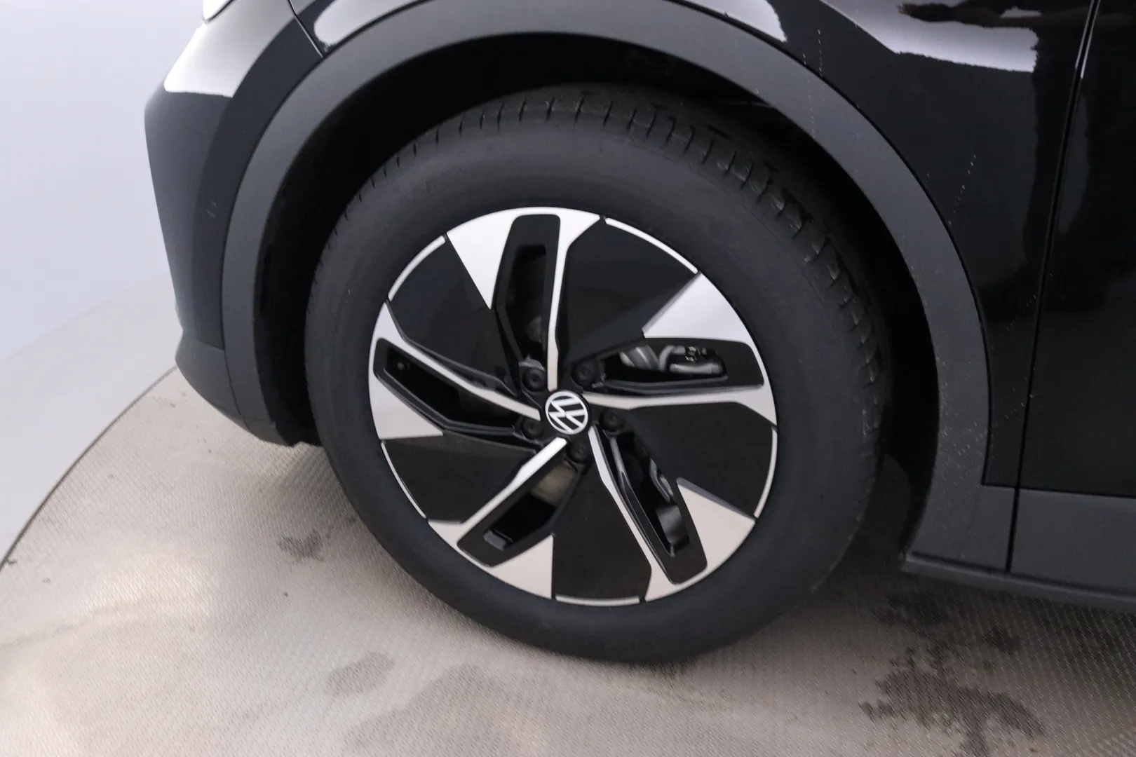 Volkswagen ID.4 NOJ-663 carousel image