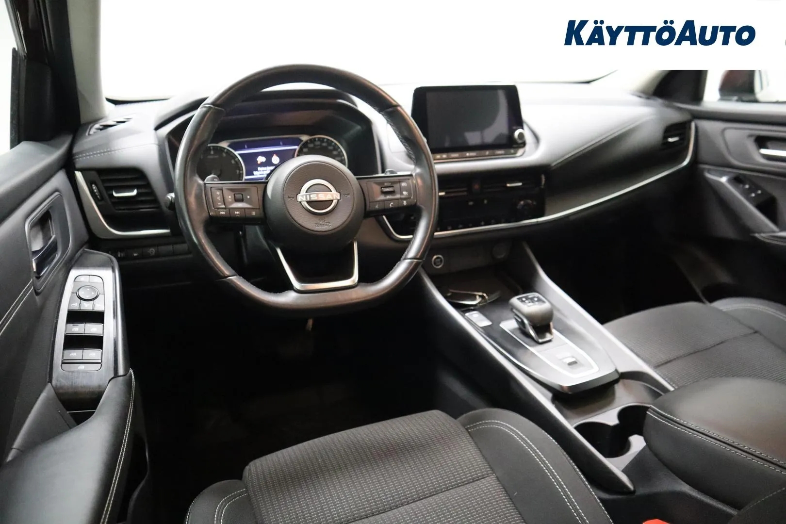 NISSAN Qashqai LRP-523 carousel image